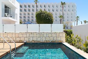 Leonardo Plaza Cypria Maris Beach Hotel & Spa