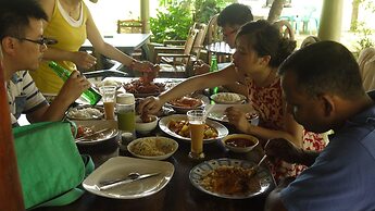 Traveller's Home Hotel