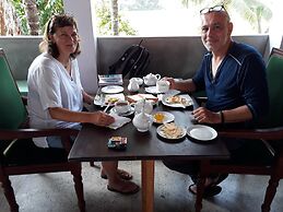 Traveller's Home Hotel