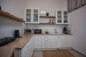 Maya's Boutique Residence