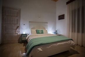 Maya's Boutique Residence