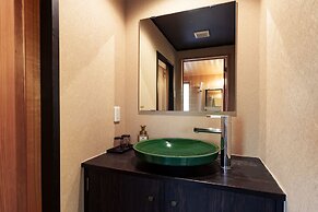 Rinn Shijo Takasegawa