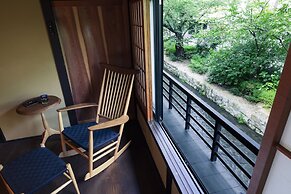 Rinn Shijo Takasegawa