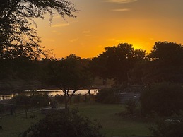 Kambaku River Lodge