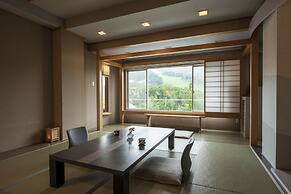 Hotel Lucent Takamiya