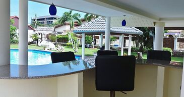 Baan Laksee Pool Villa