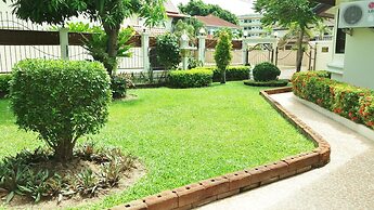 Baan Laksee Pool Villa