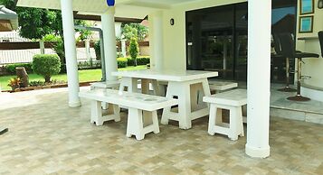 Baan Laksee Pool Villa