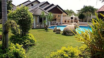 Baan Laksee Pool Villa