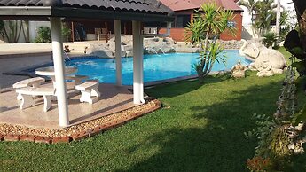 Baan Laksee Pool Villa