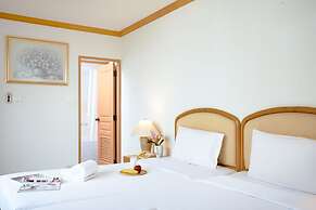 Riverine Place Hotel and Residence
