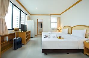 Riverine Place Hotel and Residence