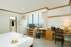 Riverine Place Hotel and Residence