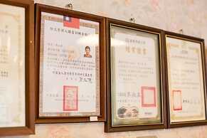 Fenchihu Street Hotel