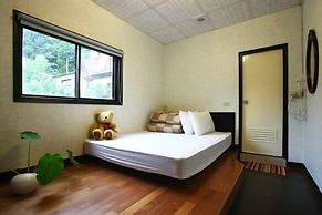 Fenchihu Street Hotel