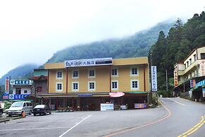 Fenchihu Street Hotel