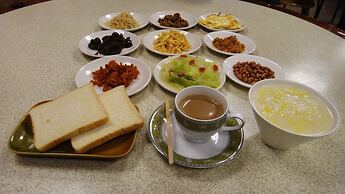 Fenchihu Street Hotel