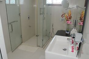 White Villa Resort Aungalla