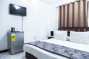 Hill View Hotel West Airport
