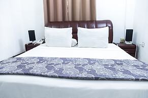 Hill View Hotel West Airport