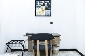 Hill View Hotel West Airport