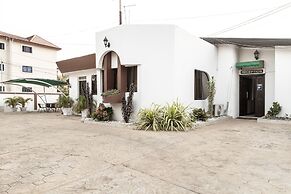 Hill View Hotel West Airport