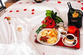 Hill View Hotel West Airport