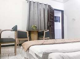 Hill View Hotel West Airport