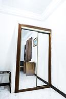 Hill View Hotel West Airport