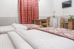 Hill View Hotel West Airport