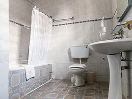 Hill View Hotel West Airport