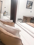 Hill View Hotel West Airport