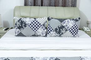 Hill View Hotel West Airport