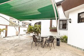 Hill View Hotel West Airport