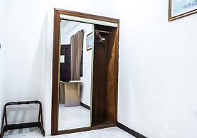 Hill View Hotel West Airport