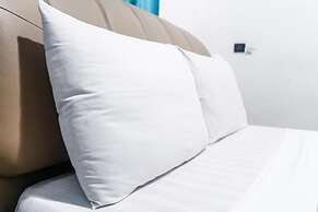 Hill View Hotel West Airport