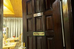 Hill View Hotel West Airport