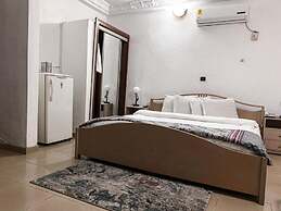 Hill View Hotel West Airport