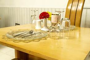 Hill View Hotel West Airport