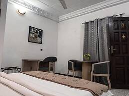 Hill View Hotel West Airport