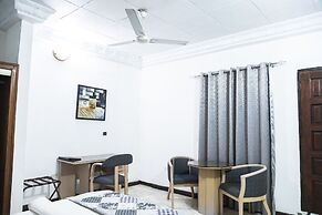 Hill View Hotel West Airport