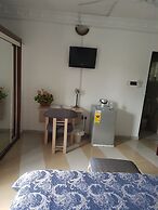 Hill View Hotel West Airport