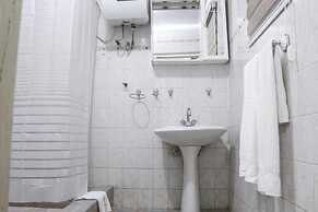 Hill View Hotel West Airport