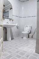 Hill View Hotel West Airport