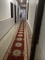 Hill View Hotel West Airport