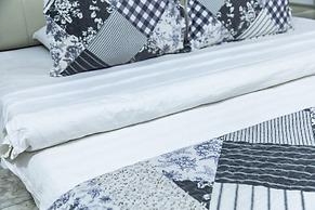 Hill View Hotel West Airport