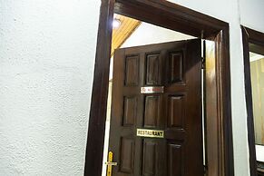 Hill View Hotel West Airport