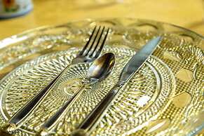 Hill View Hotel West Airport