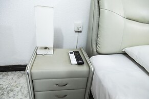 Hill View Hotel West Airport