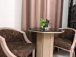 Hill View Hotel West Airport